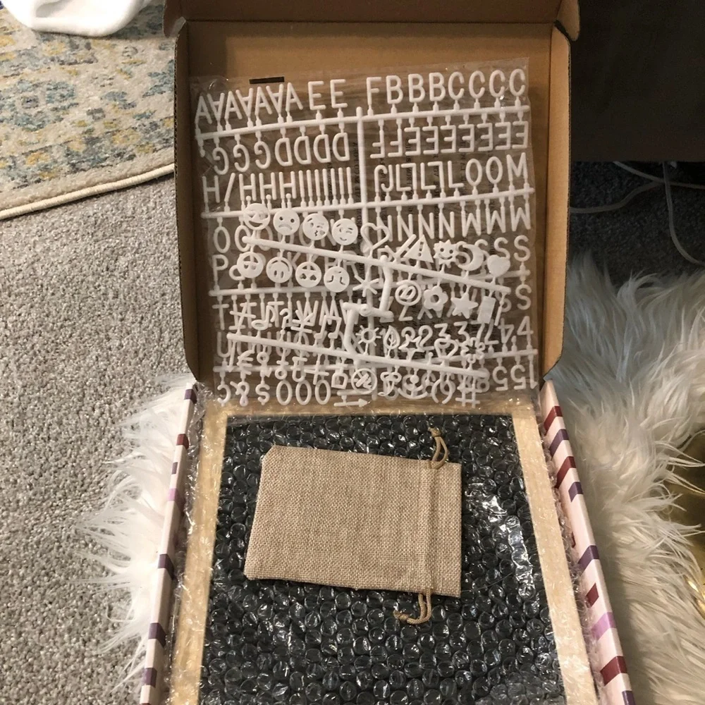 XO, Sienna Black Felt Letter Board Natural Pine